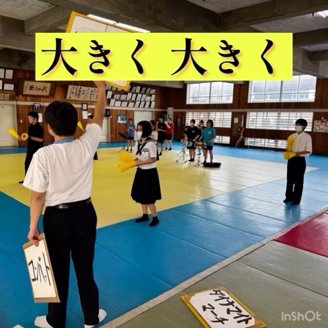 昨年の大敗から一年。
野球部はその悔しさをバネに、
コツコツと練習を重ねてきました。

明日(7/5)浜松球場第二試合(11:30〜開始予定)にて、その練習の成果をお見せできると約束します。

相手は浜松西高さん。ドーンとぶつかっていきます。

皆さん、熱い応援をよろしく、よろしくお願いいたします😄

野球部のみんな、応援のみんなで一生懸命エールを送ります。ベストを尽くして、頑張ってください☀️

#新居高校
#静岡県西部地区公立高校
#普通科コース制 
#総合学科ライク 
#野球部
#高校野球 
#応援